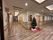 クリスマスツリーのある廊下