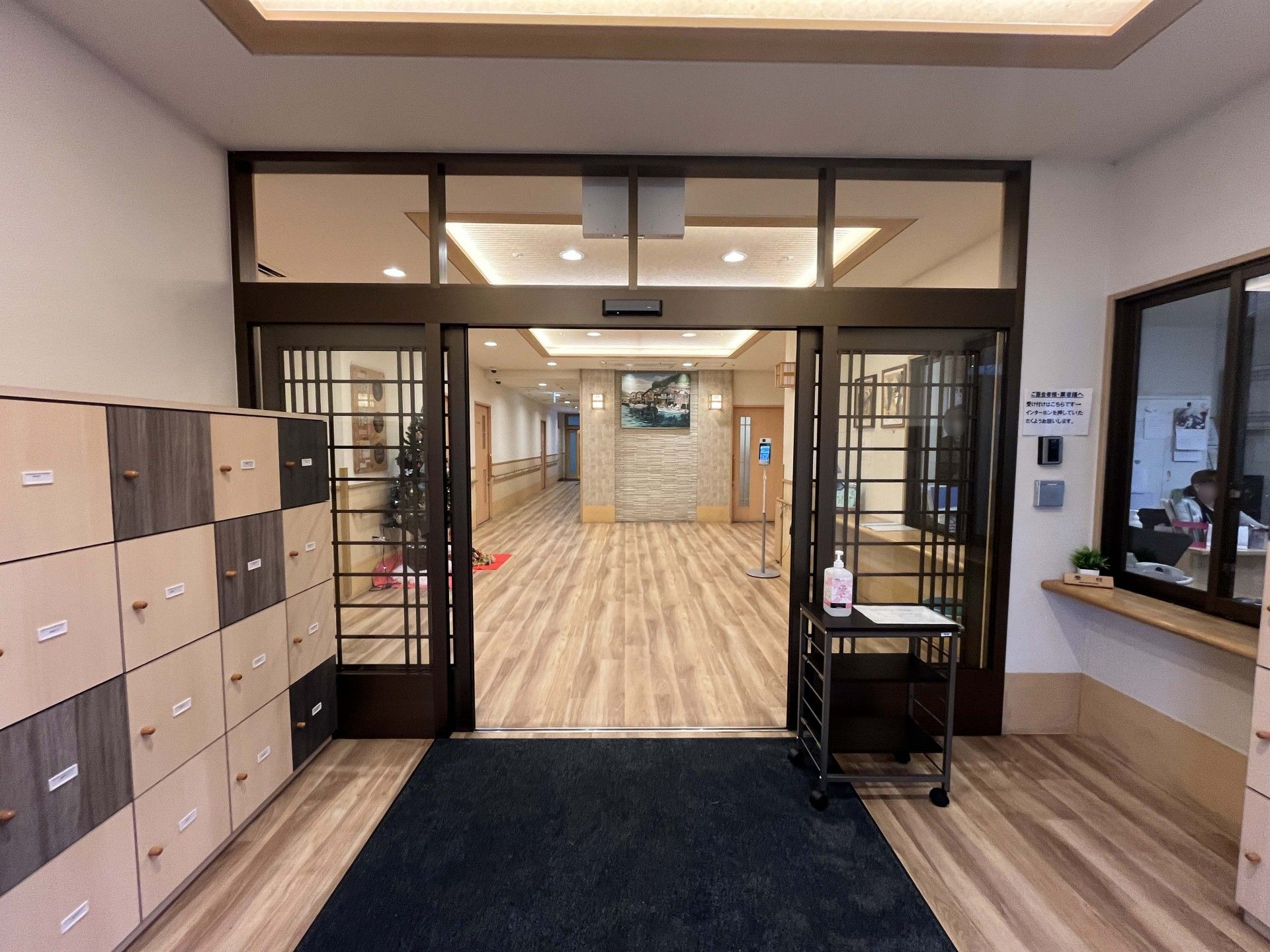 広い廊下の入口