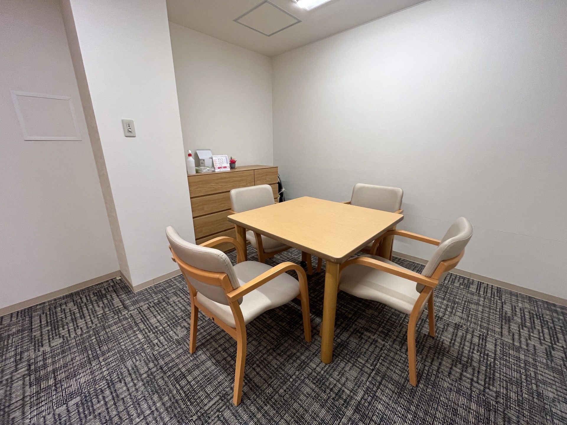 落ち着いた雰囲気の部屋