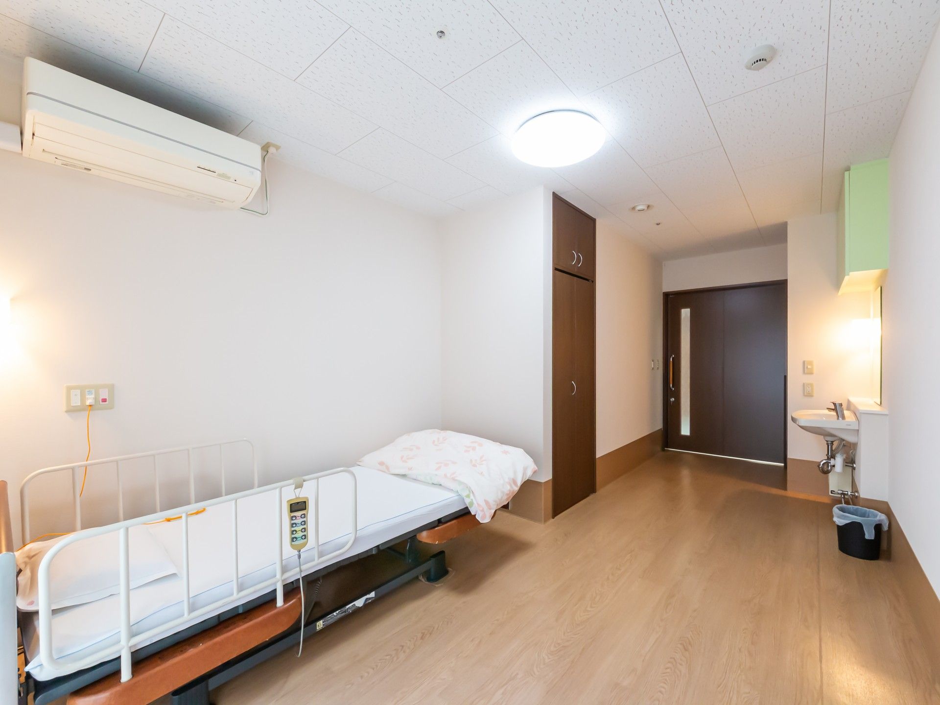 落ち着いた雰囲気の居室