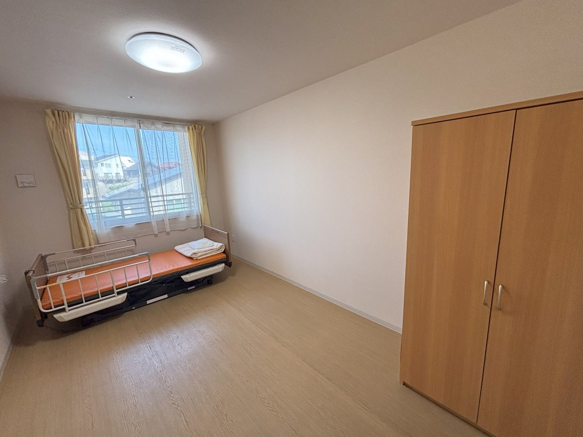 シンプルな個室の様子