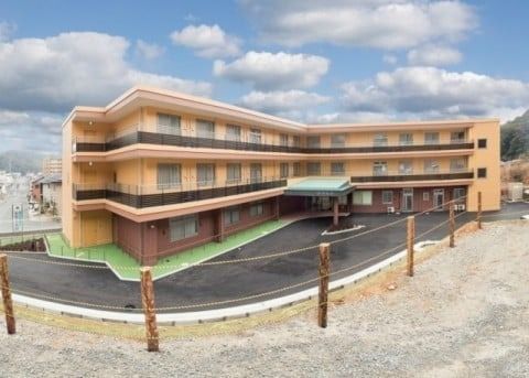 三階建ての建物外観