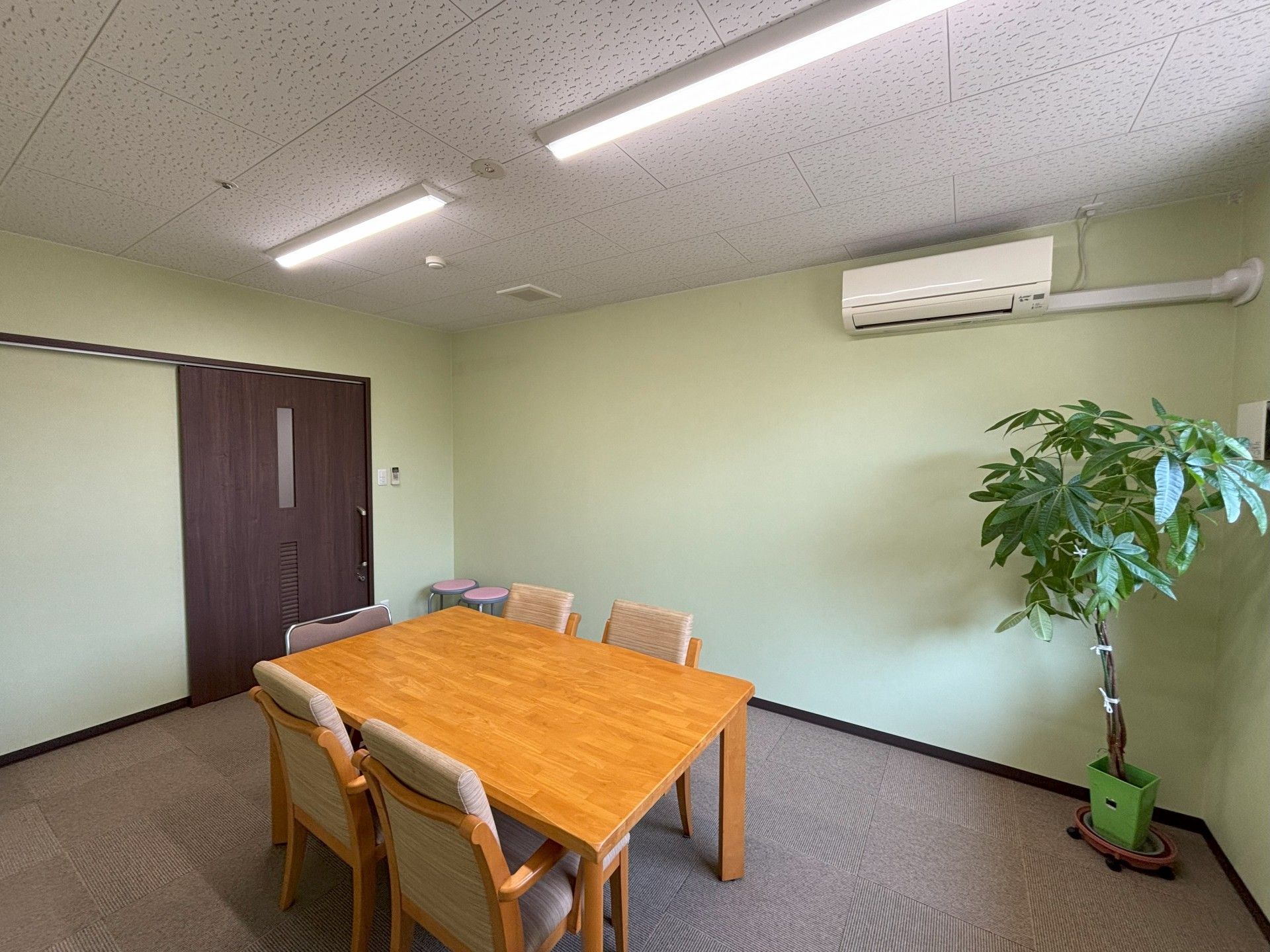 落ち着いた会議室