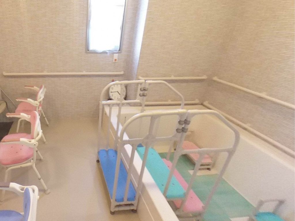 安全なベッドのある部屋