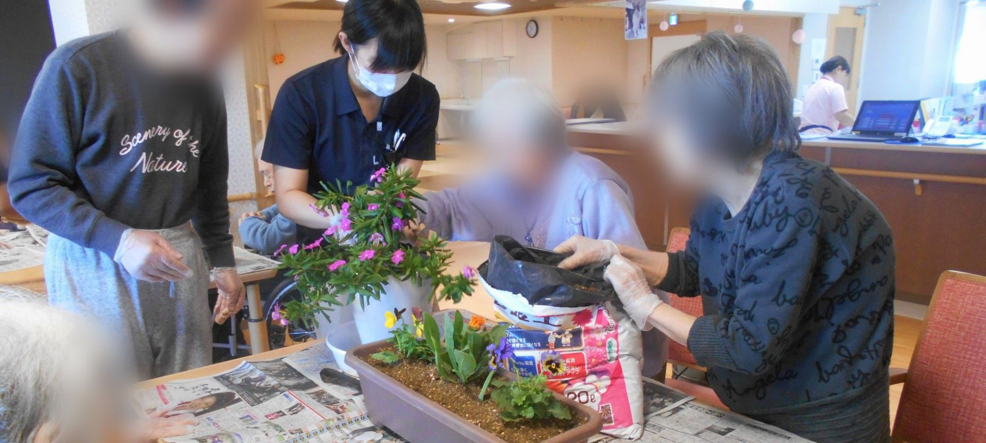 園芸活動を楽しむ様子