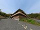 広々とした建物の外観