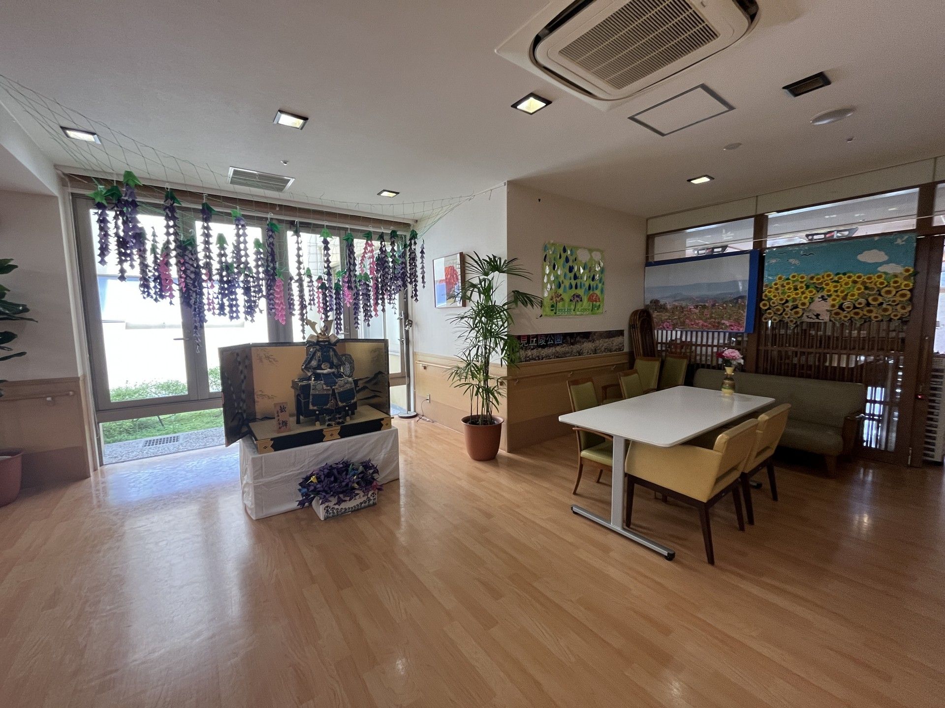 季節の飾りがある部屋