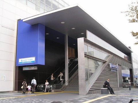 「くすのきコート」の周辺環境。駅が身近にあり、お出かけへの交通手段も整っている。