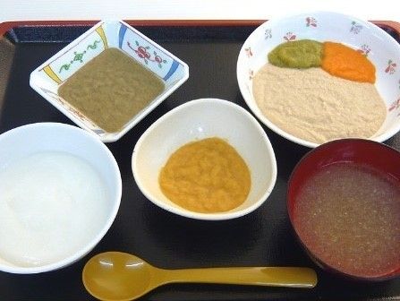 「くすのきコート」のお食事。喉を通りにくいソフト食も用意されている。