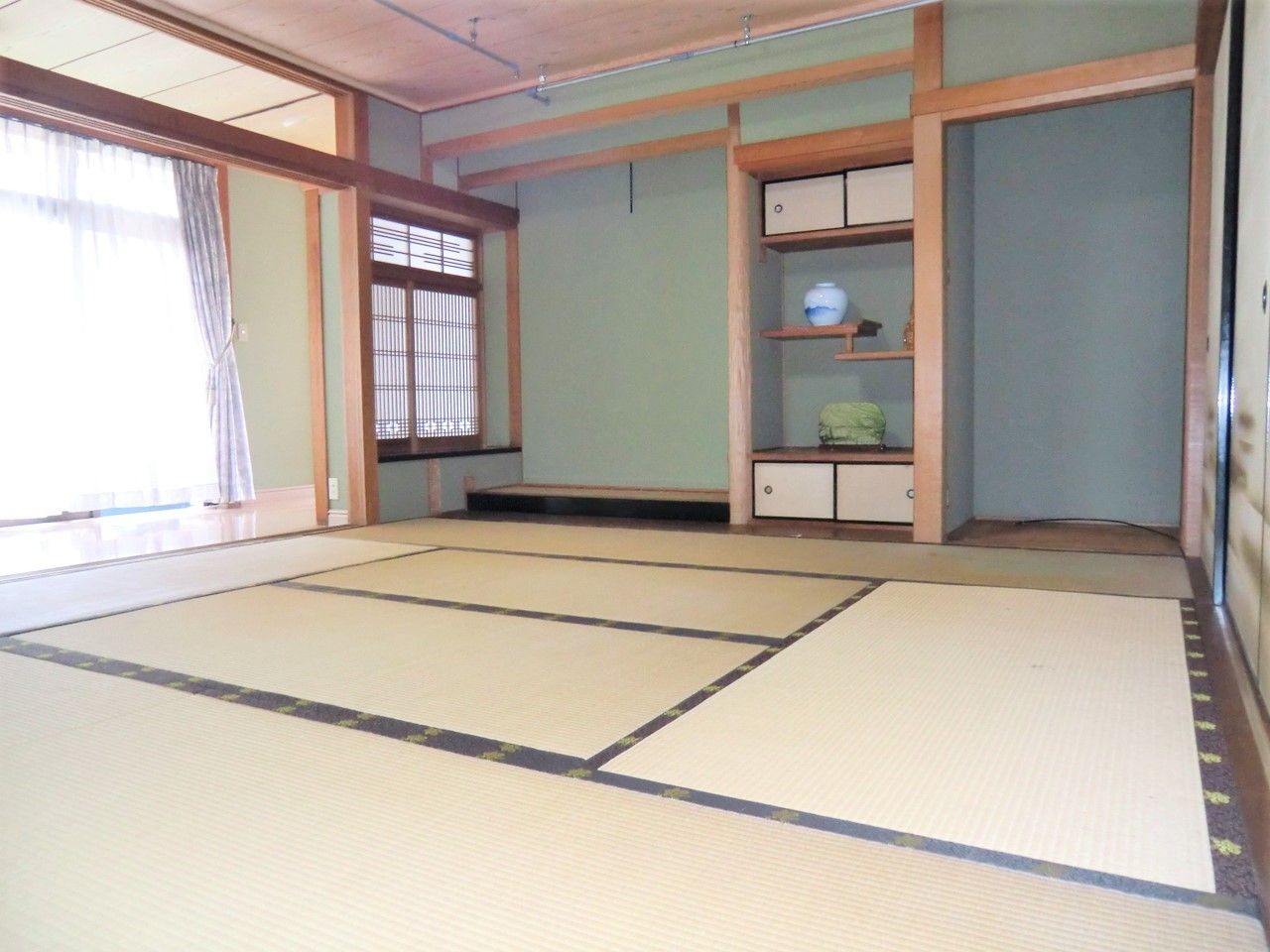 畳を敷き詰めた和室の様子。日本伝統の輪の空間