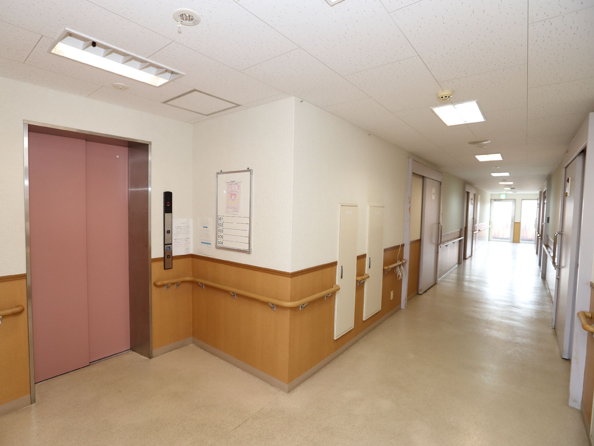 エレベーターが完備されている館内