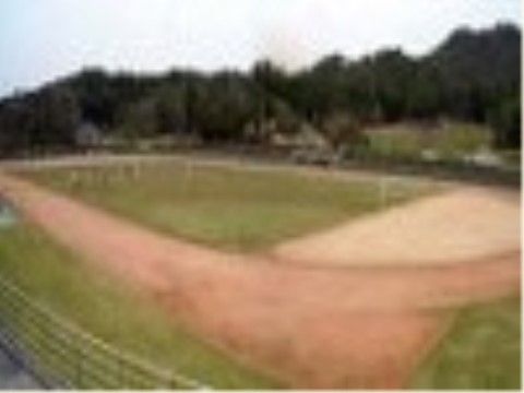 「サービス付き高齢者向け住宅 やまぼうし」の周辺環境。広々とした運動公園場がある。