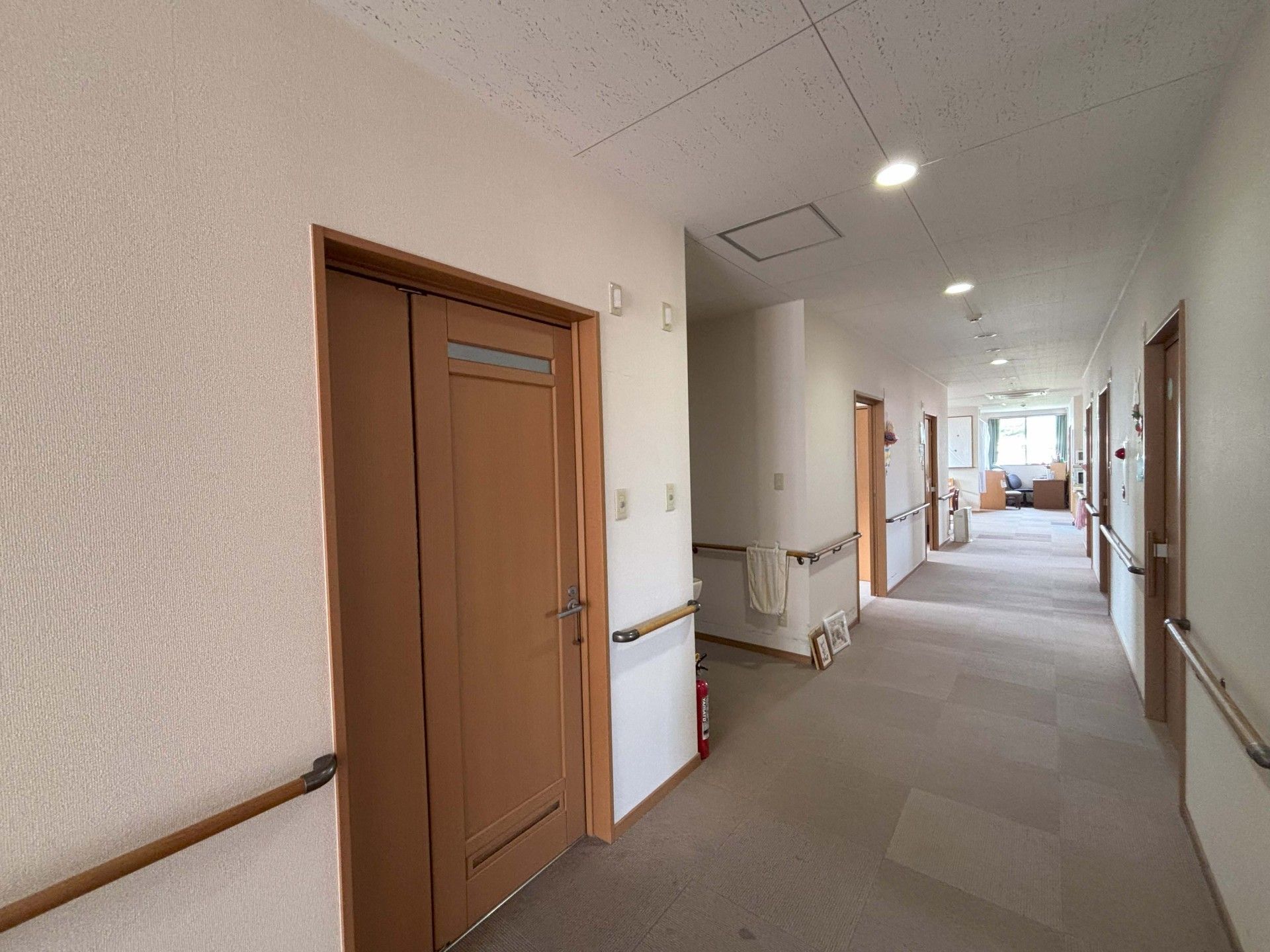 手すり付きの廊下