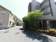 静かな住宅街にある施設外観
