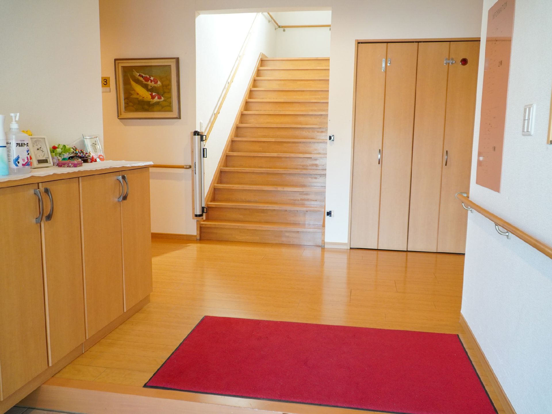 段差が極力なく、車椅子を使う人でも入室しやすい玄関