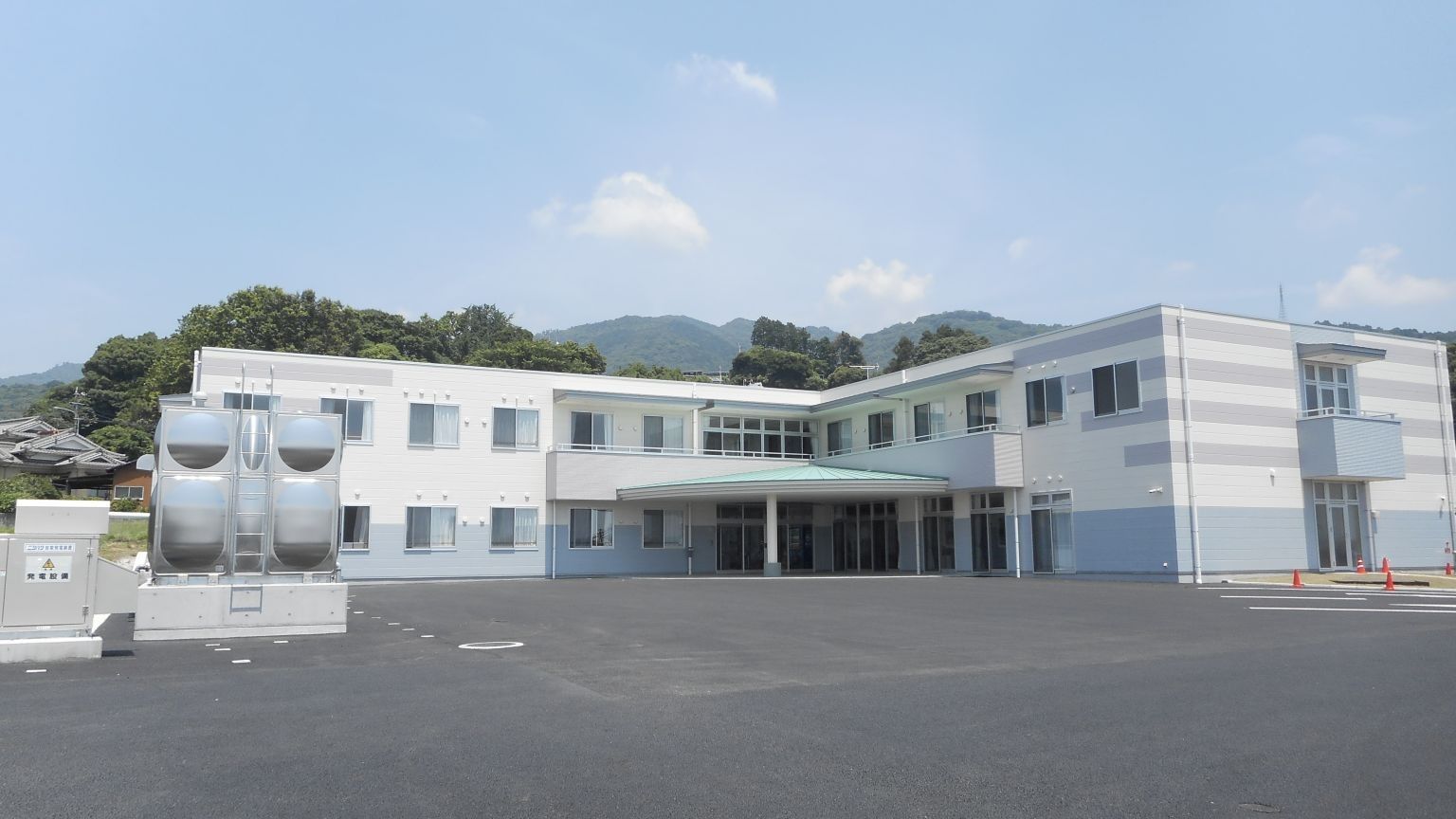 清潔感ある施設の外観