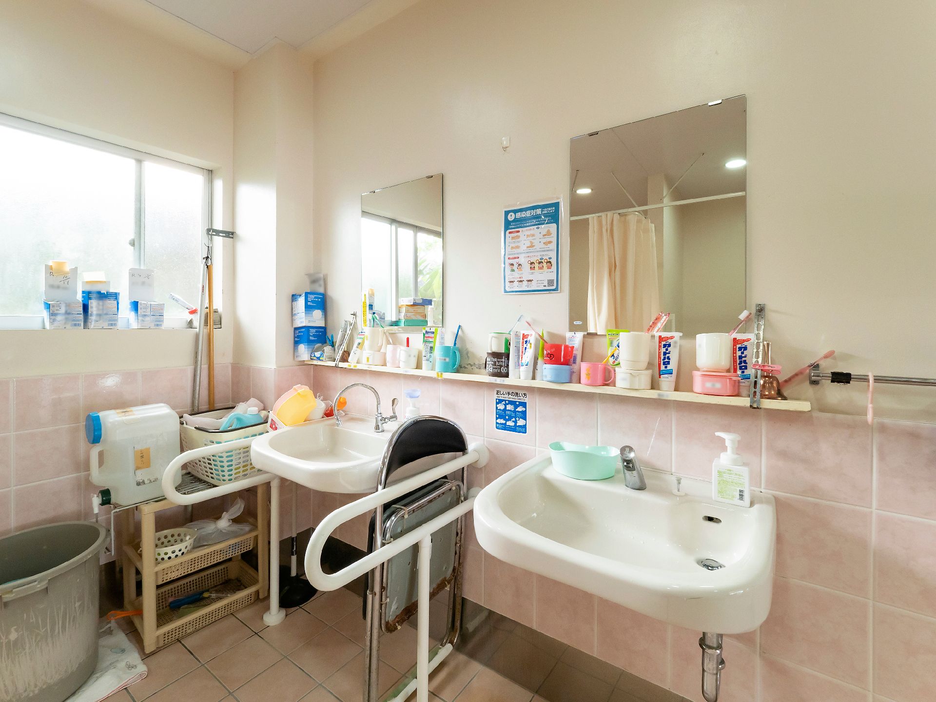 お部屋に備えてあるシンプルな洗面台