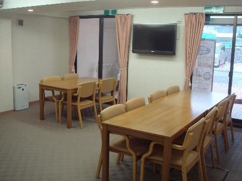 ウェルハウス ら・うららかの食堂。ご入居者様の楽しい会話が出来るスペースになっている。