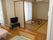 手前のフローリングの部屋には介護ベッドが2台置かれ、奥の畳の部屋にはこたつがある。