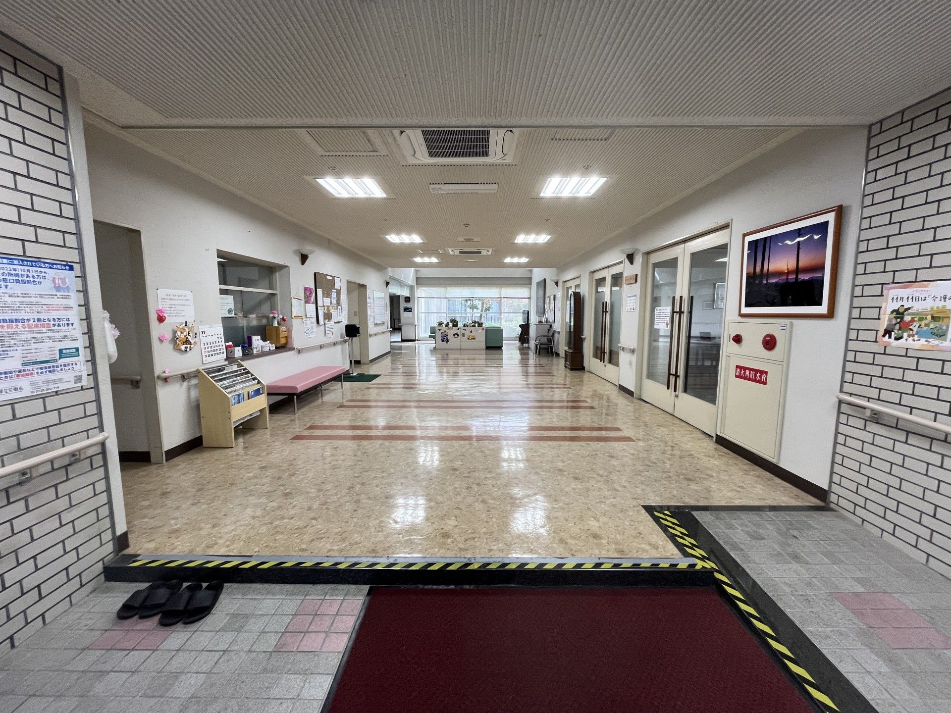広々としたエントランスホール
