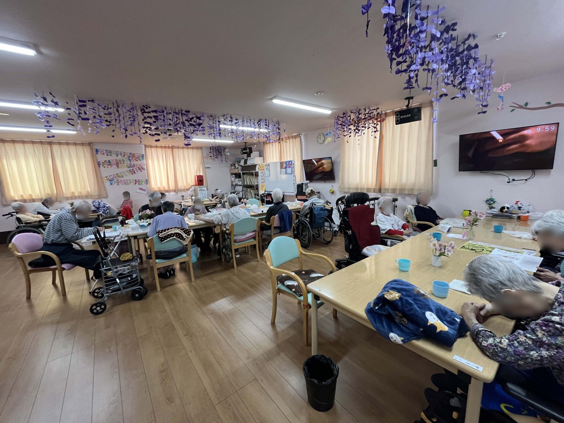 広々とした明るい共有スペース