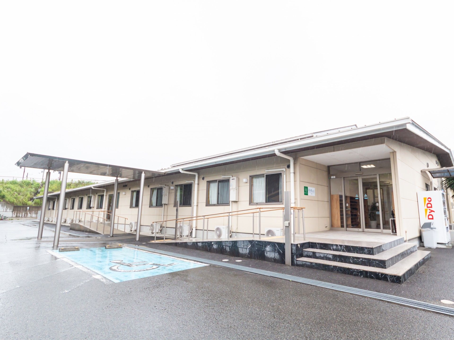バリアフリーの建物外観