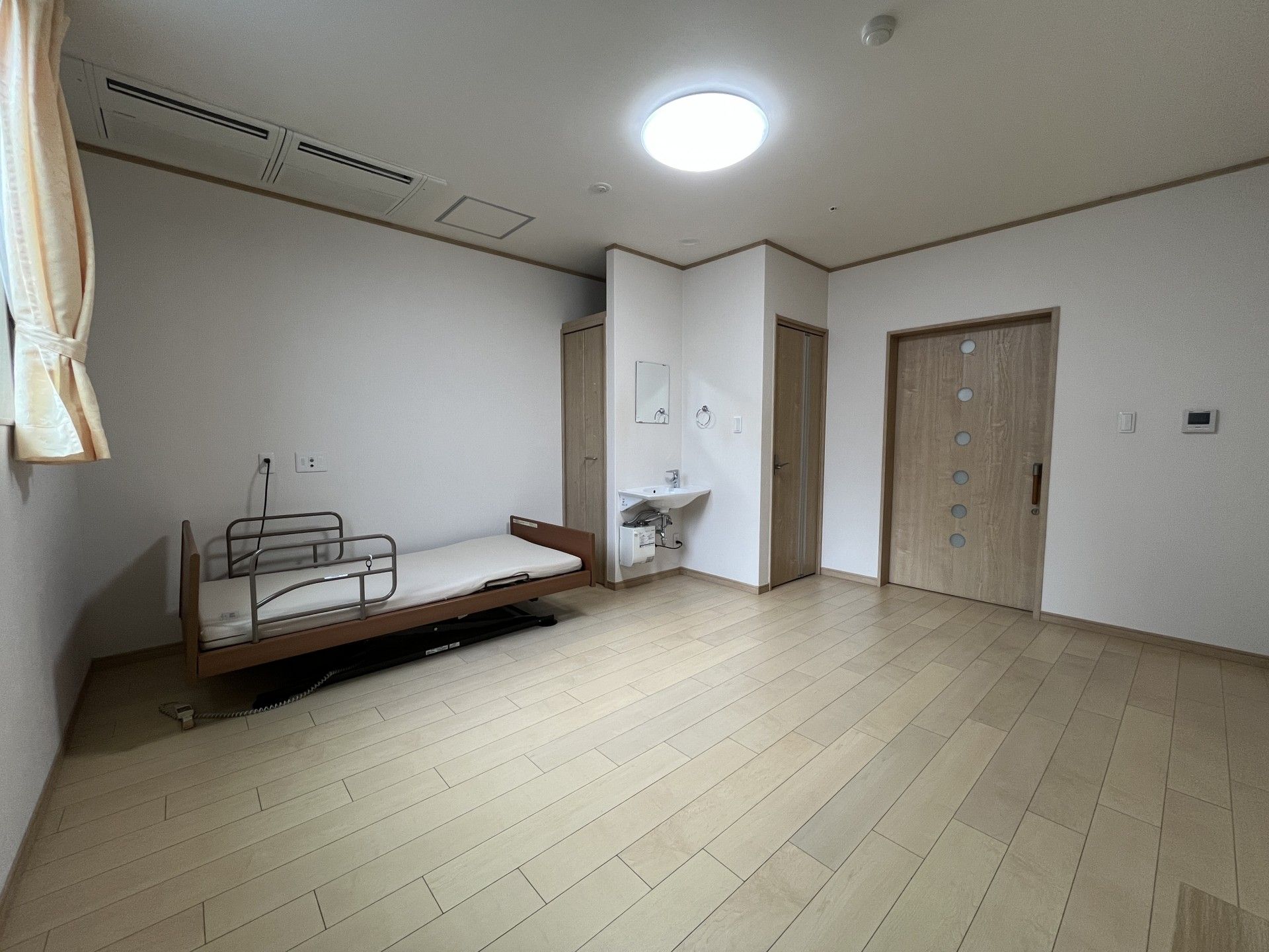 シンプルな個室