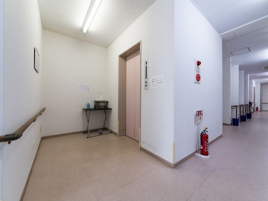 エレベーター前