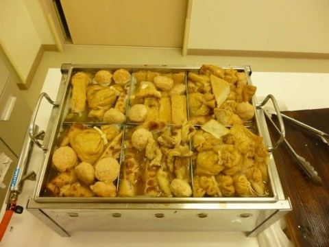 「ライフパートナー住吉」の食事。おでんなど多彩な料理。