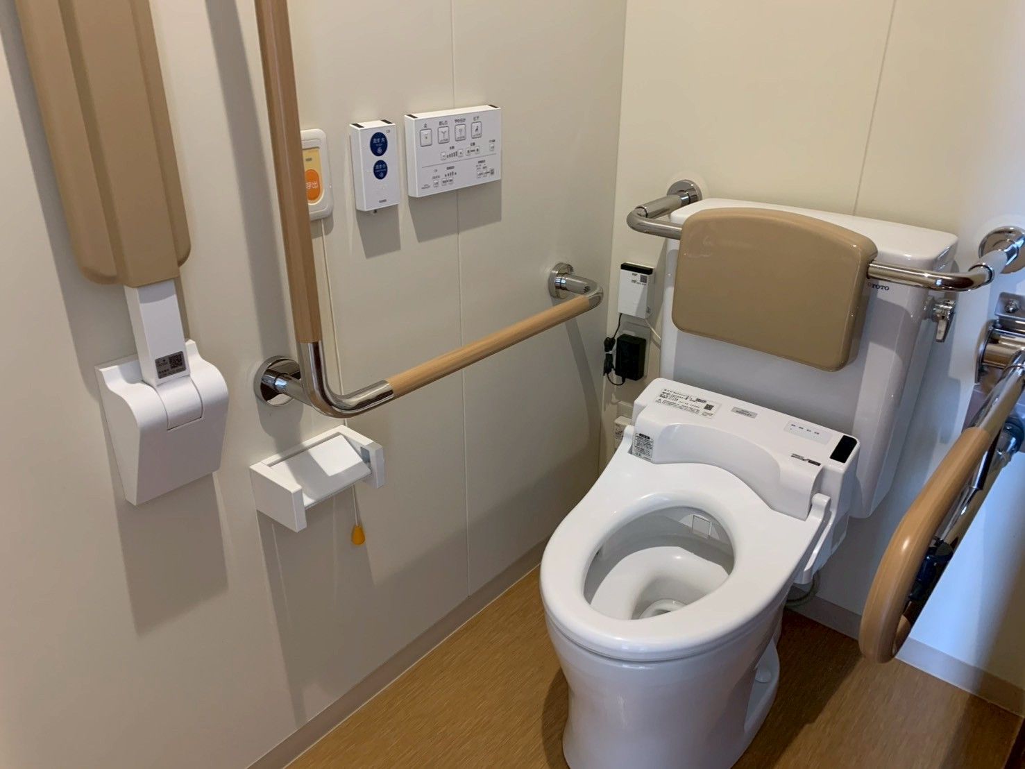 手すり付きのトイレ