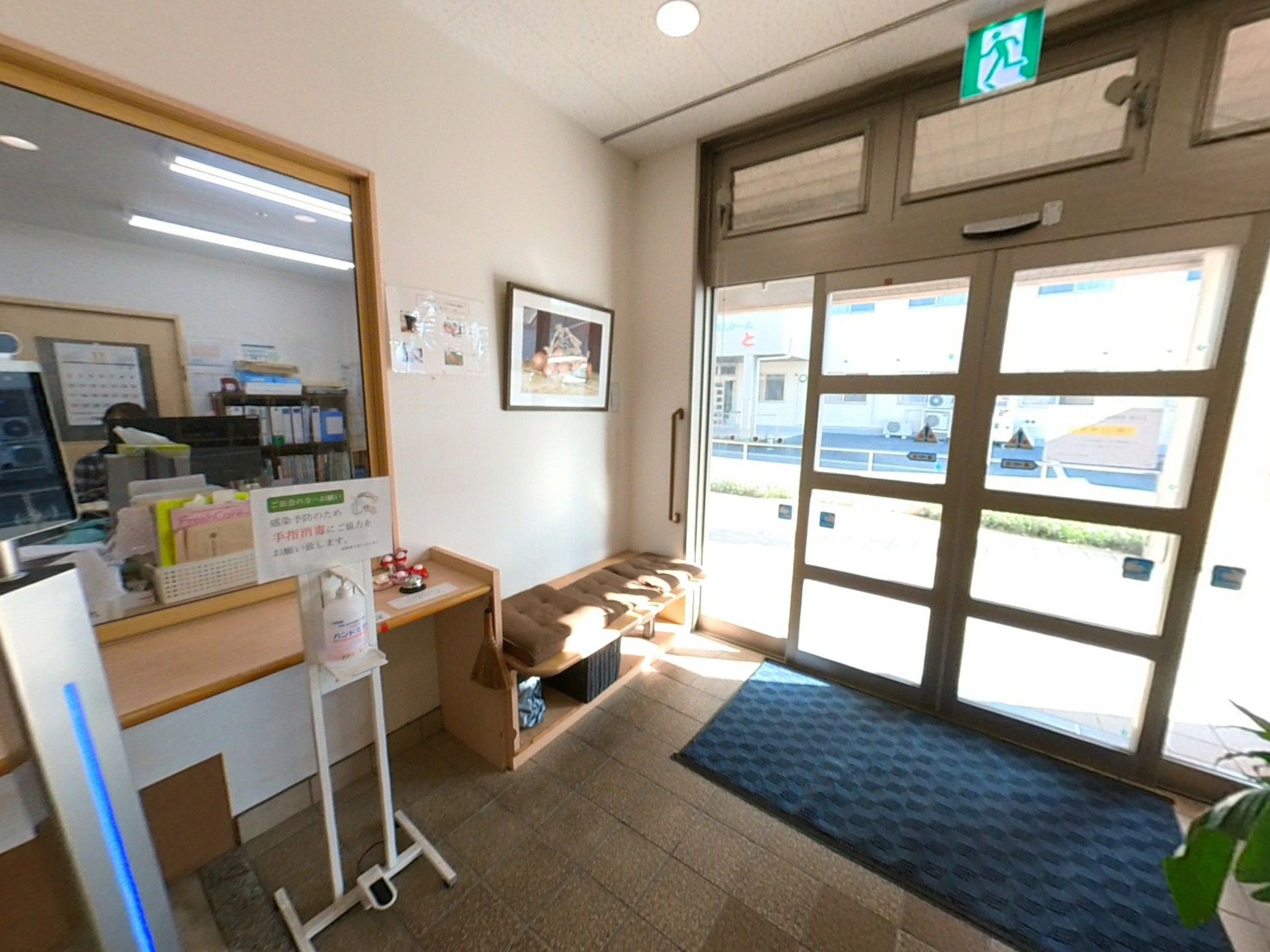 明るいエントランスホール