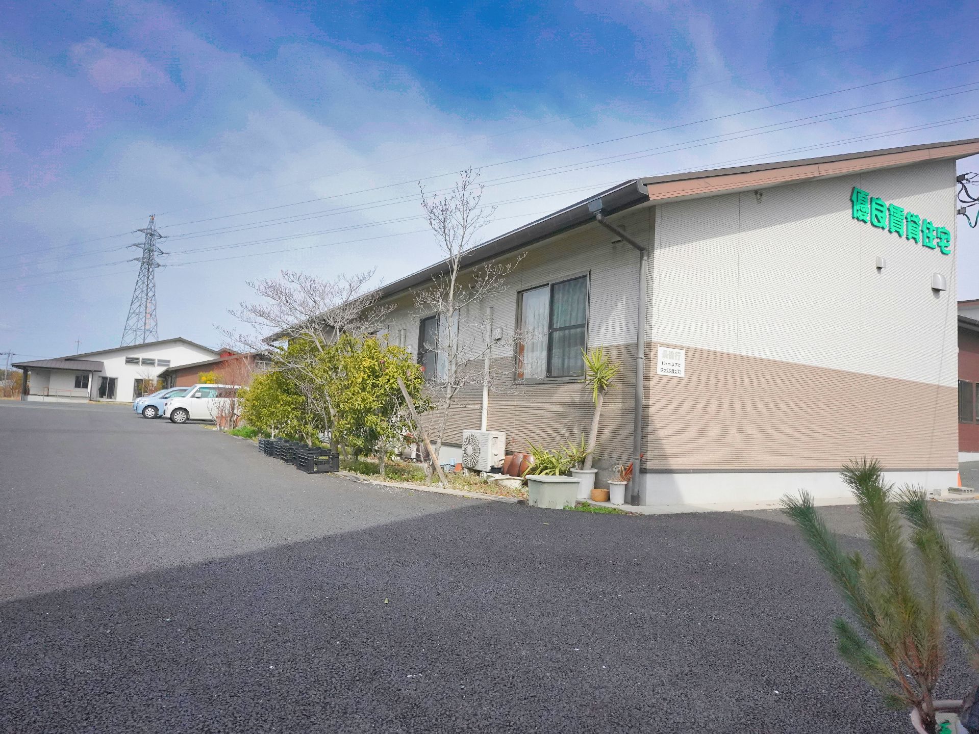 落ち着いた雰囲気が感じられる施設の外観