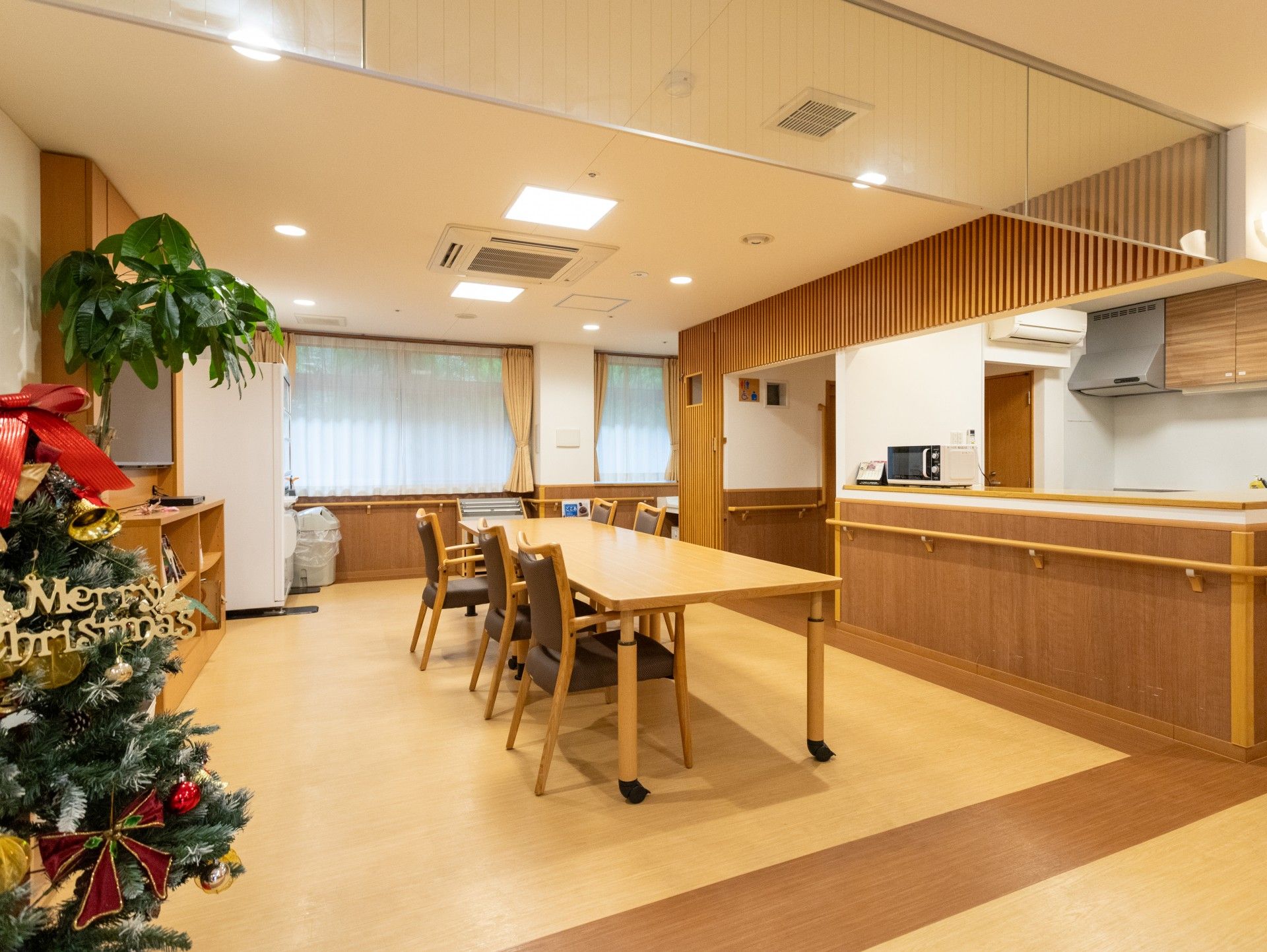 温かみのある食事スペース