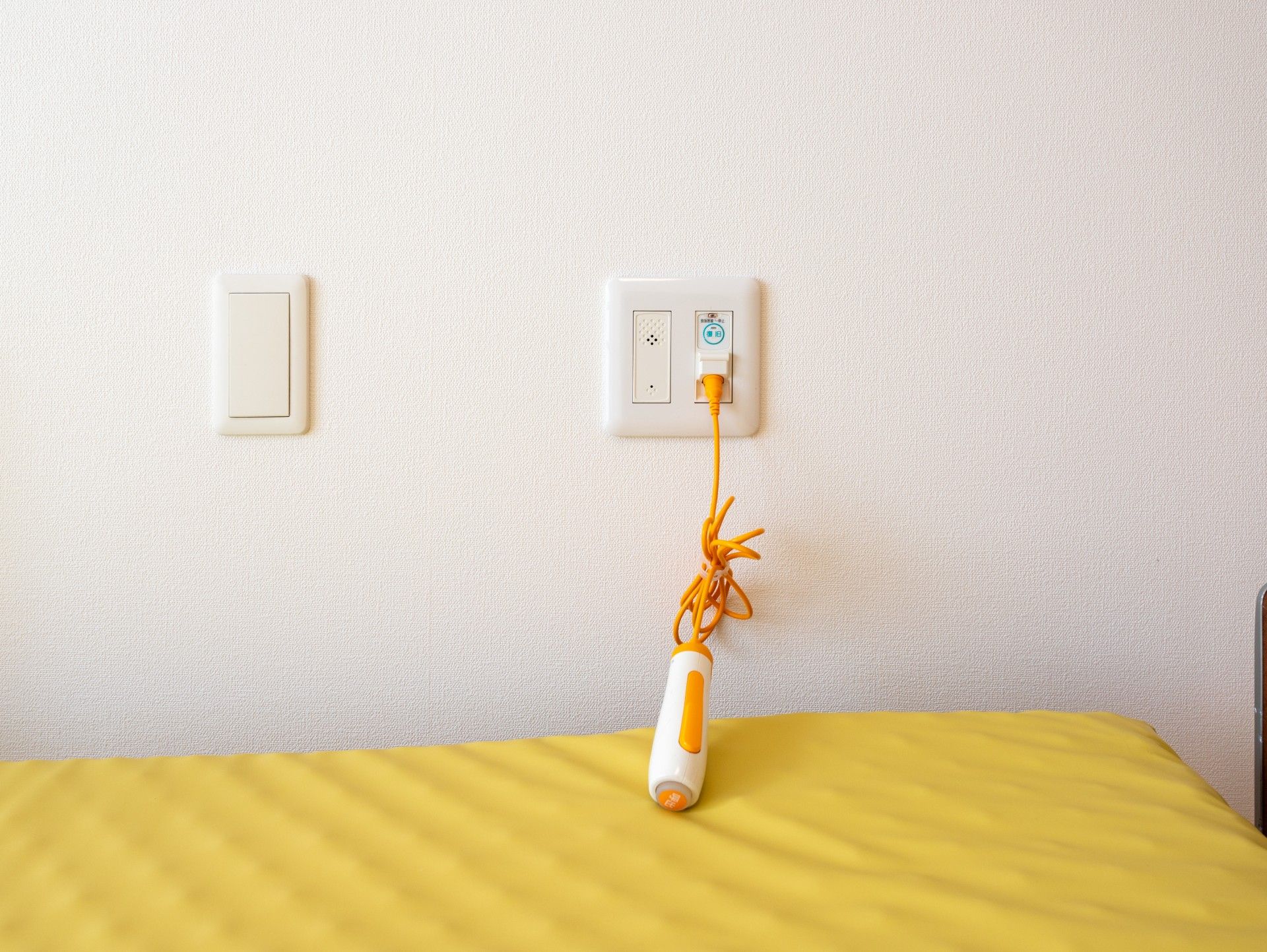 ベッド横の呼び出しボタン