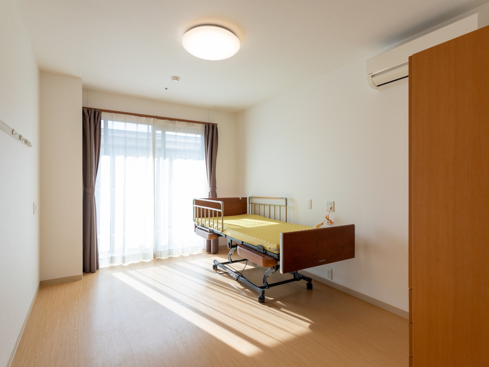 日差しが差し込む居室