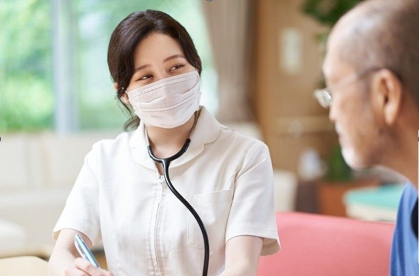 優しい看護師と利用者の会話
