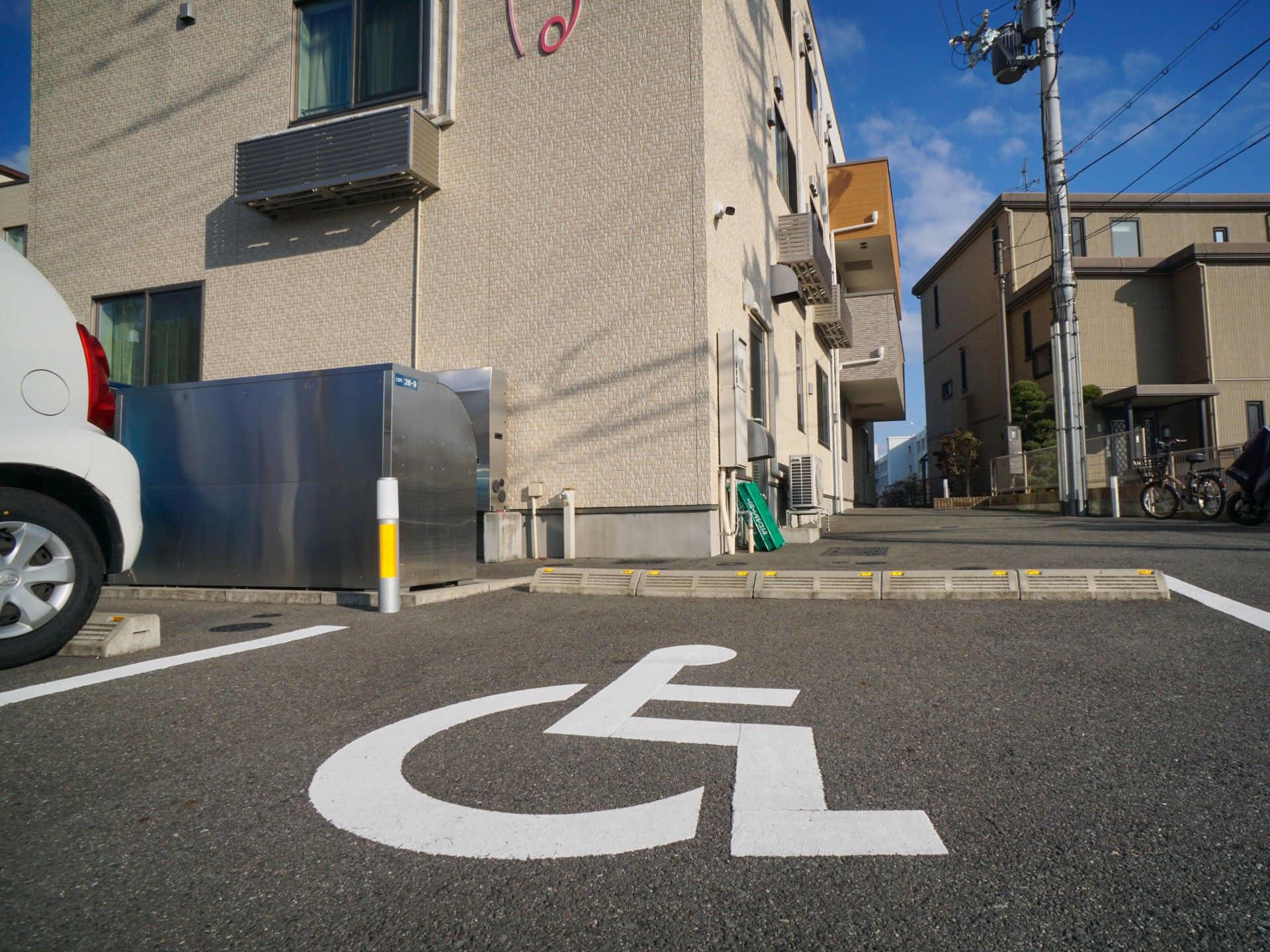 車椅子マークのある駐車場