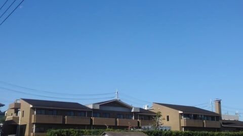 広々とした施設の外観
