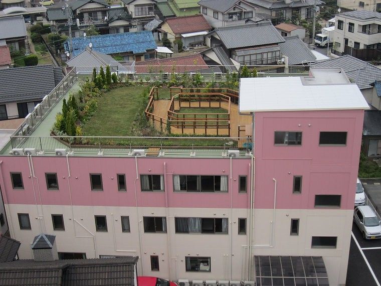 屋上庭園のある建物