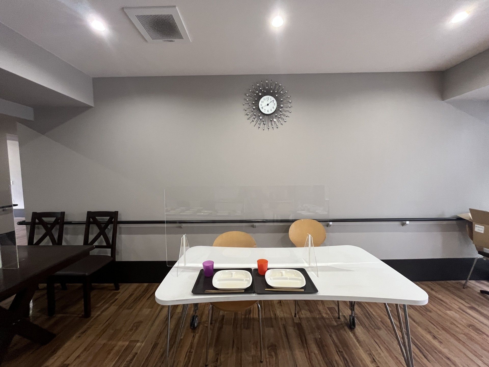 食事スペースのテーブル