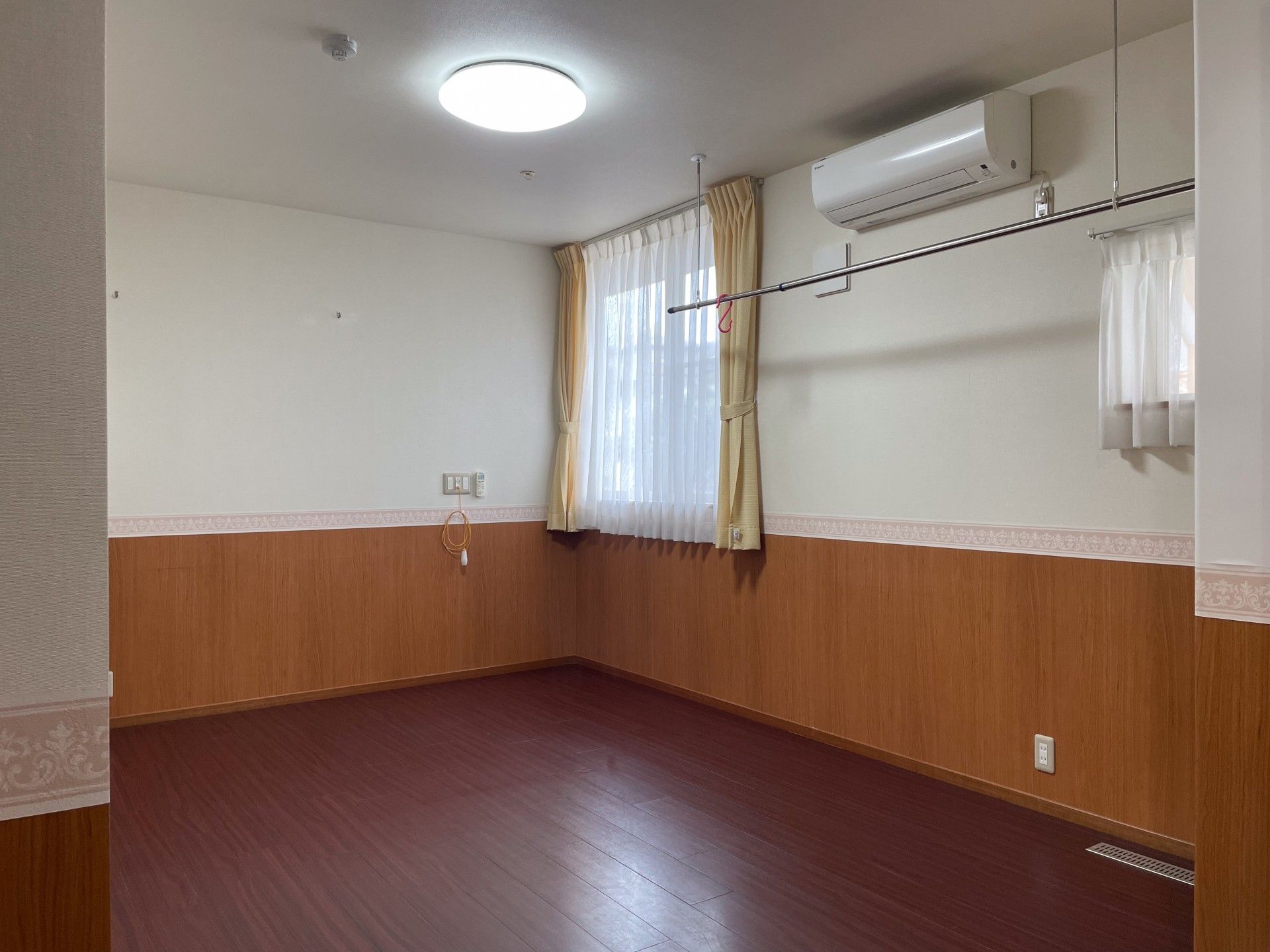 明るい個室の一角