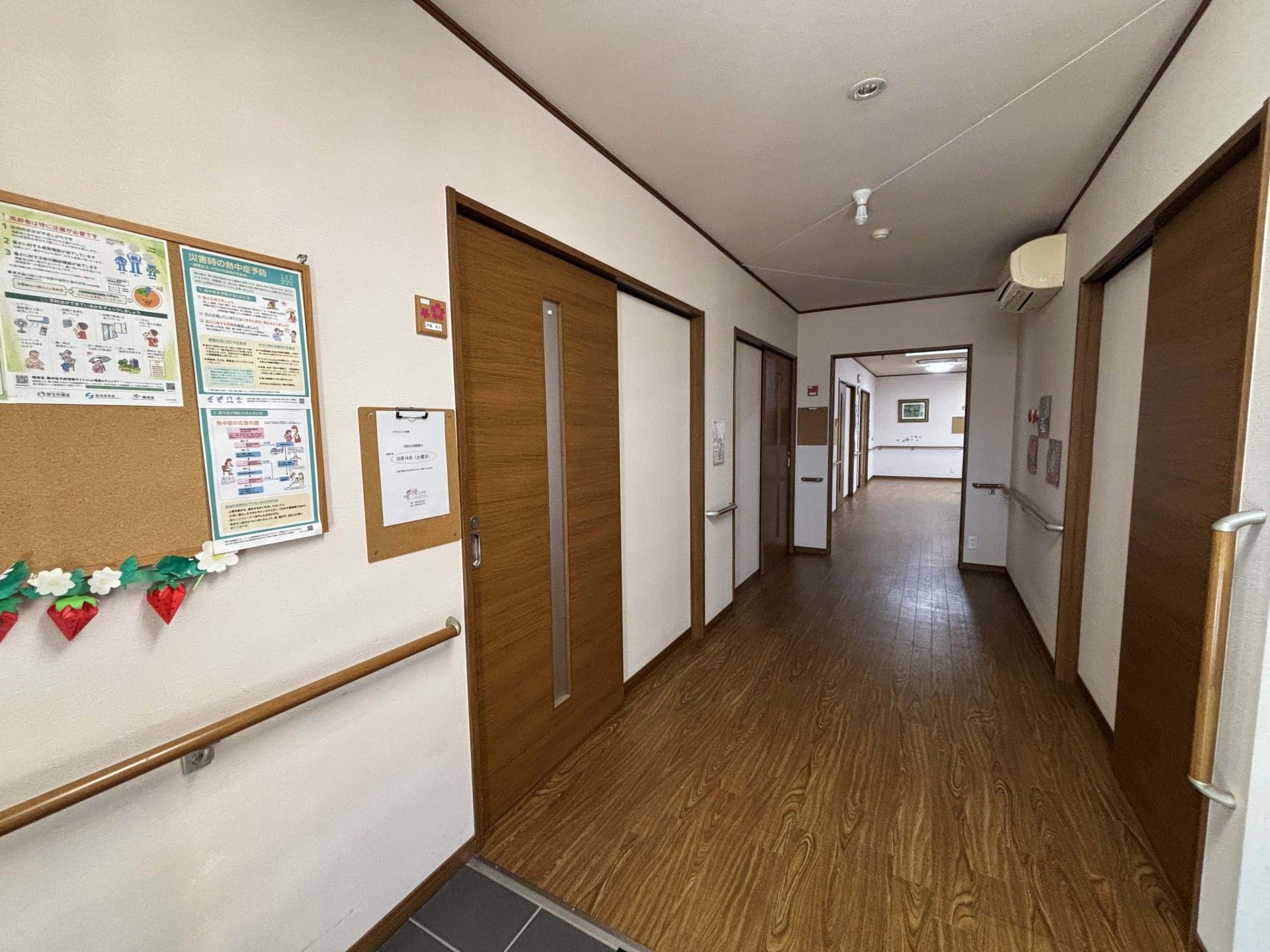 手すり付きの廊下