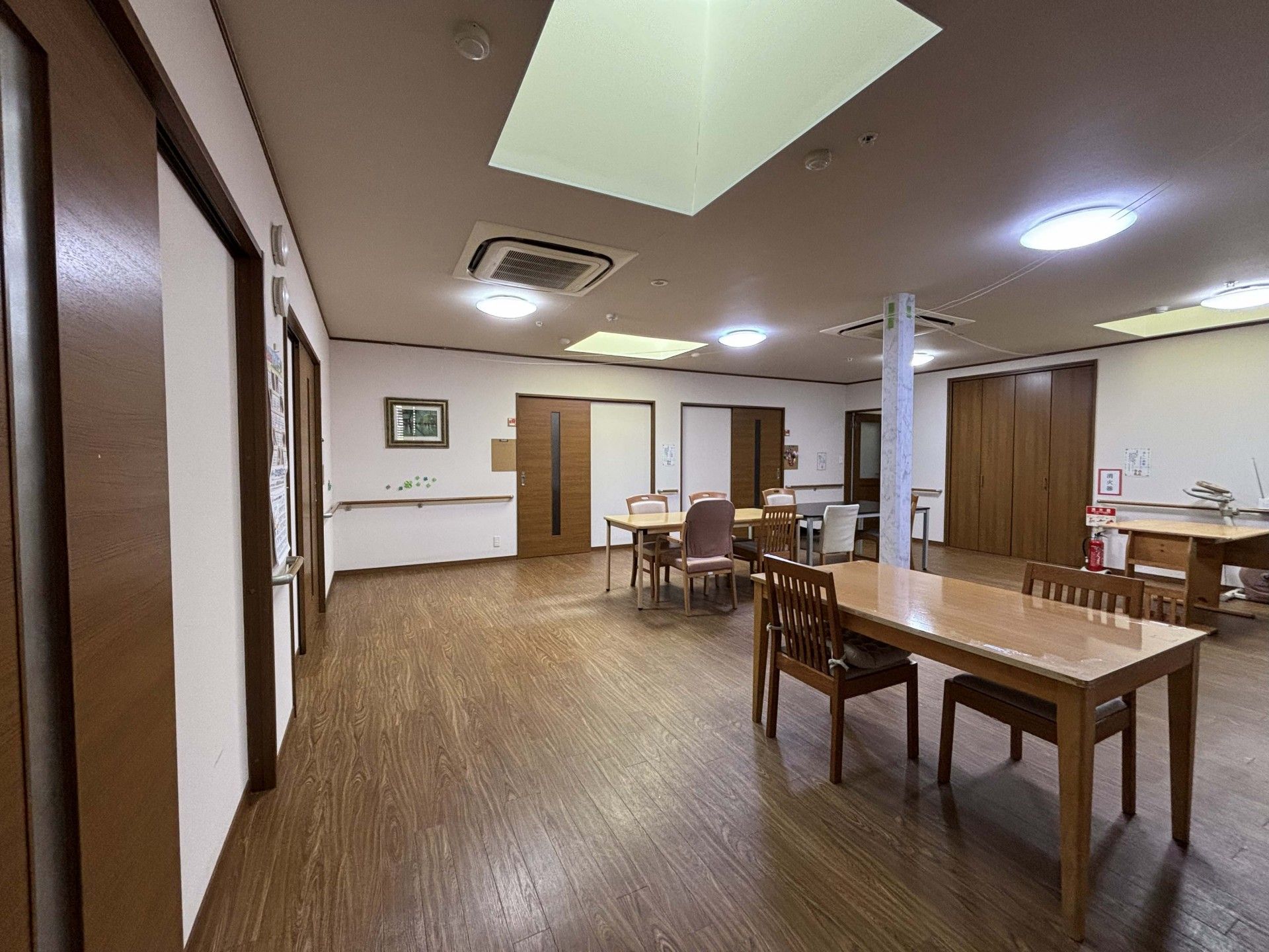 落ち着いた雰囲気の共有スペース