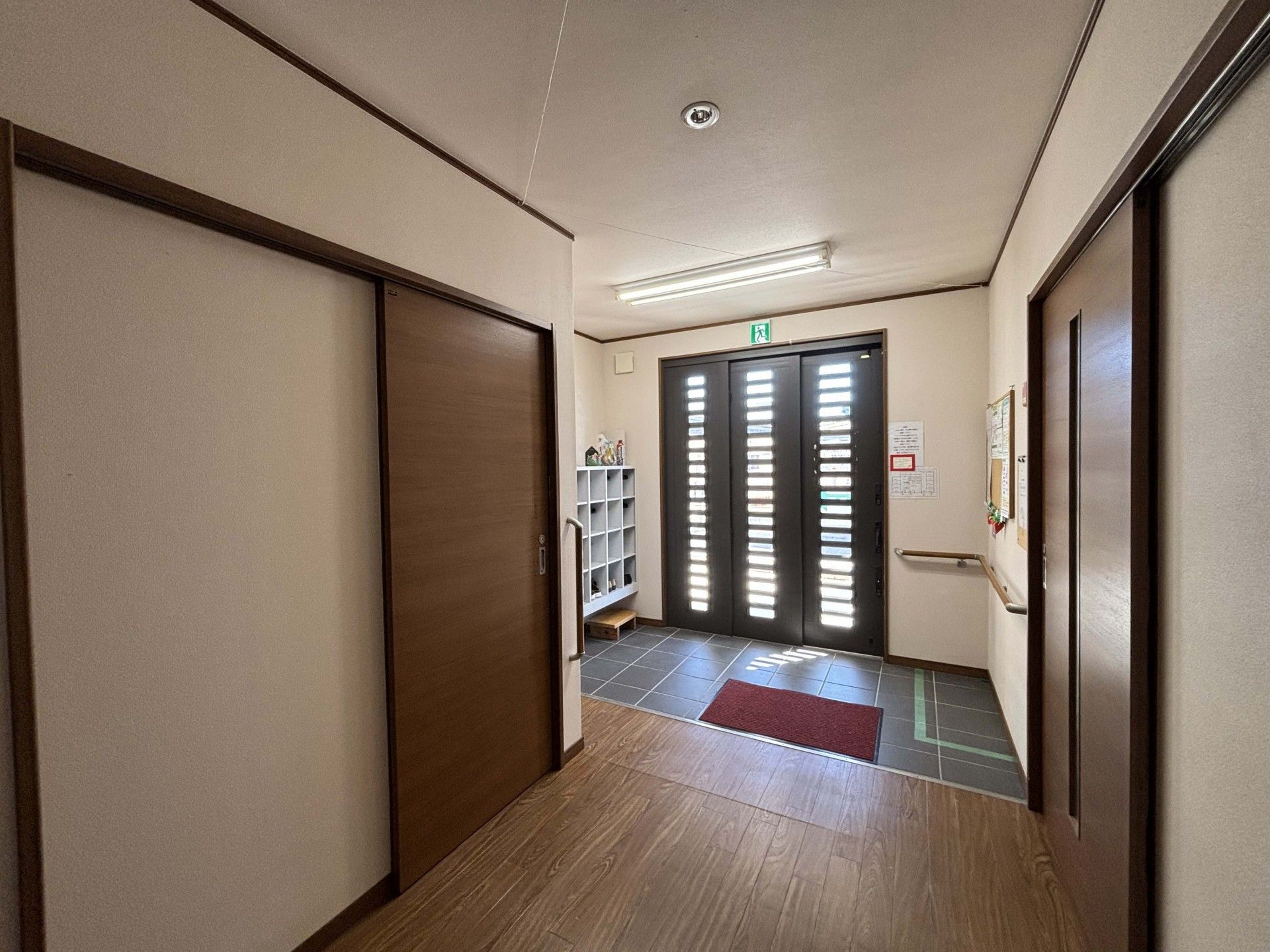 明るい玄関ホール