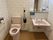 清潔なトイレと洗面台
