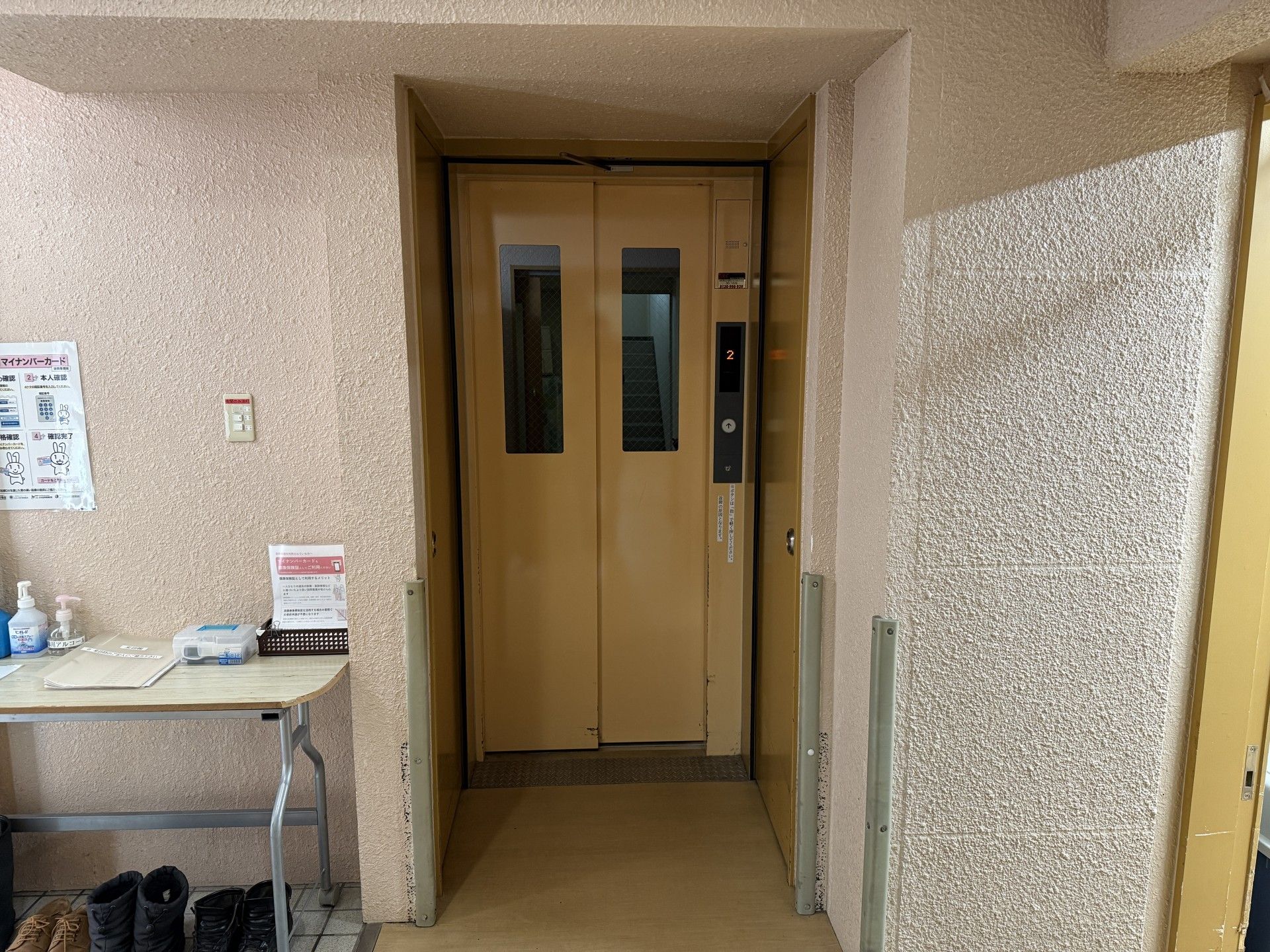 エレベーターの入口
