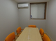 介護施設内の会議室風景