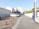 介護施設の外観と駐車場