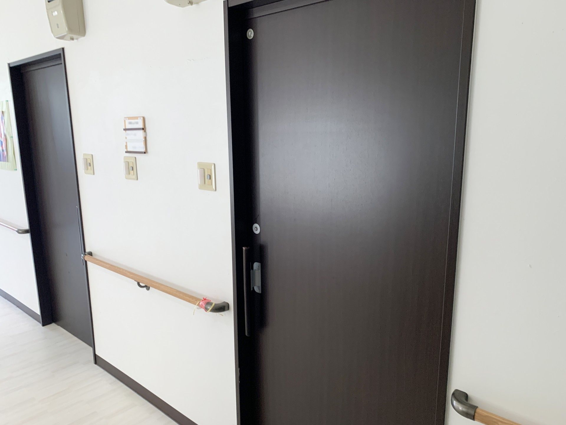 安全な手すり付き廊下