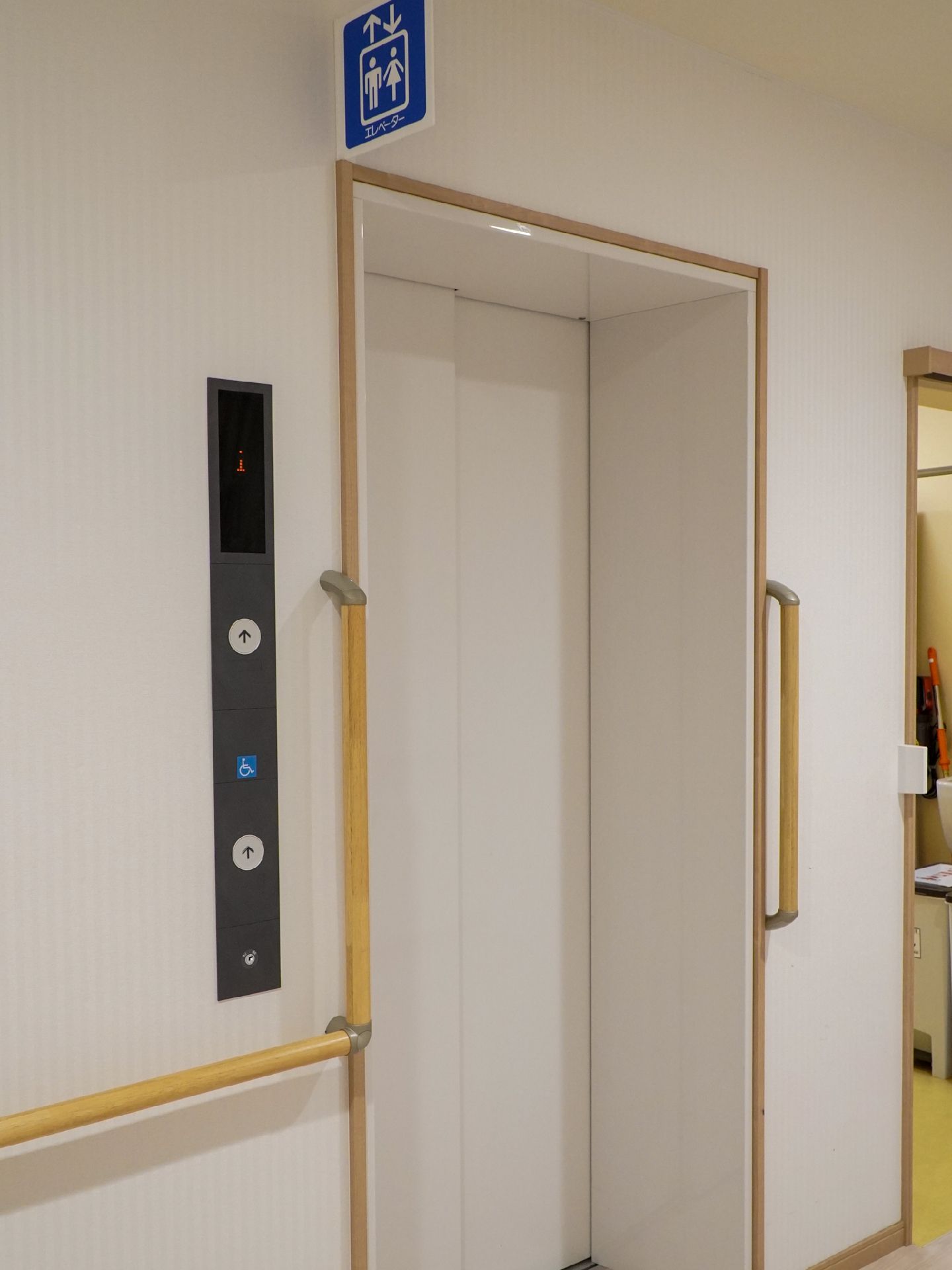 エレベーターのある老人ホーム